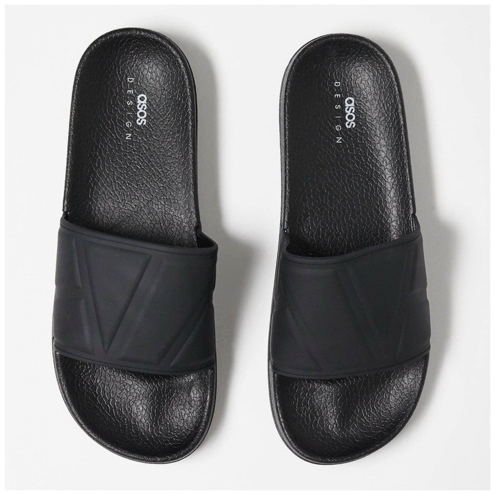 ASOS DESIGN • Sliders In Black